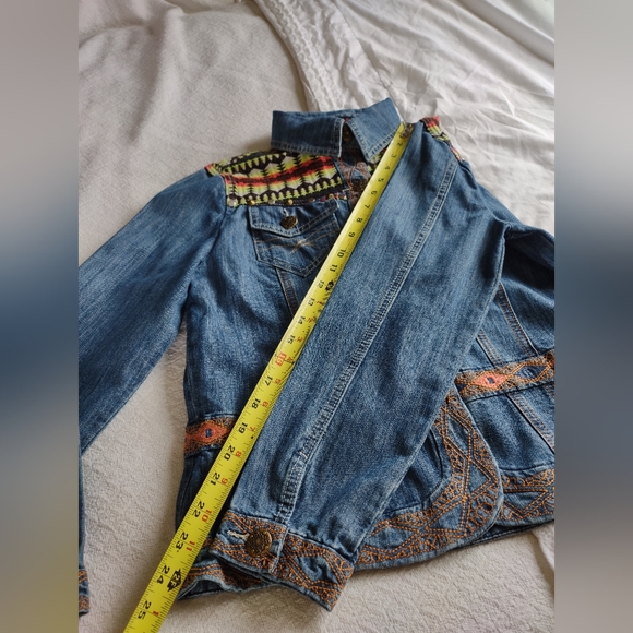Tribal patterned embroidered denim jacket. - Picture 9 of 10